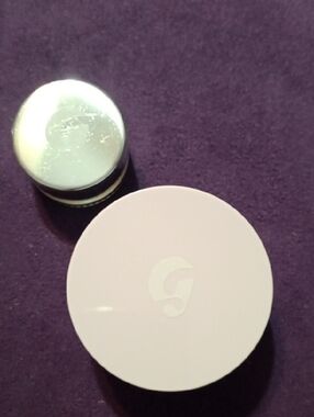 Glossier Compact Pressed Powder in Light Pink
